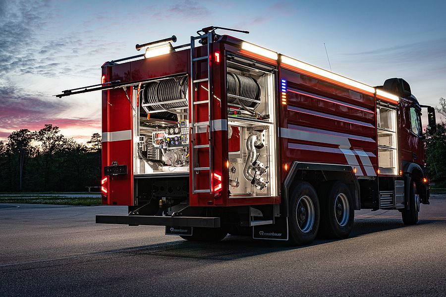 csm 260451 a45c75b5cd Mercedes 10,000L Pumper 3