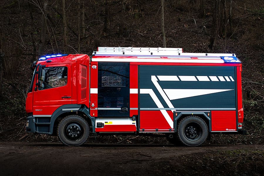 b7be28c7 8d54 4b09 9d4c 108b8ecb93df Mercedes 2,000L Pumper 1